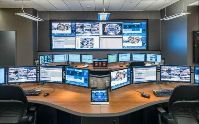 Support team collaborating on maintenance tasks